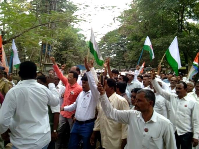 Kolhapur: Factory will not be started without getting previous sugarcane bills: Farmers' Association Warnings | कोल्हापूर : मागील बिल मिळाल्याशिवाय कारखाने सुरू होऊ देणार नाही: शेतकरी संघटनांचा इशारा Kolhapur: Factory will not be started without getting previous sugarcane bills: Farmers' Association Warnings | कोल्हापूर : मागील बिल मिळाल्याशिवाय कारखाने सुरू होऊ देणार नाही: शेतकरी संघटनांचा इशारा