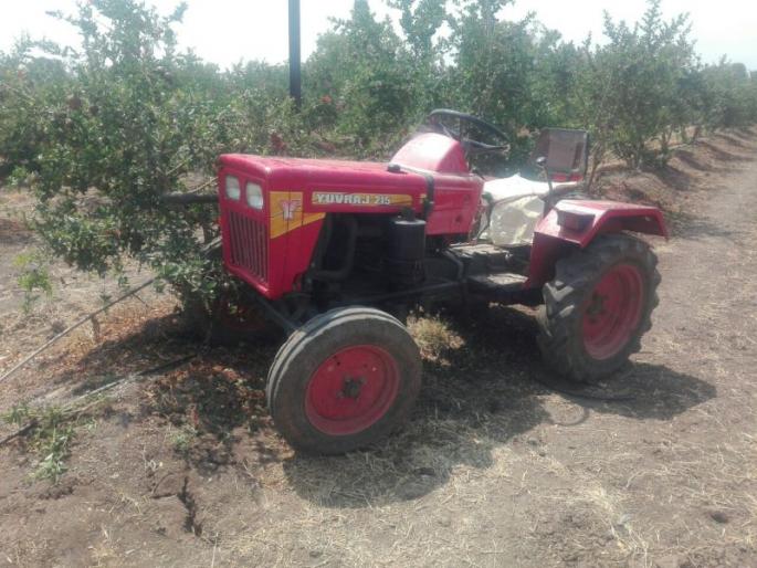 The victim of the child took the tractor in Shinde | शिंदी येथे ट्रॅक्टरने घेतला बालकाचा बळी The victim of the child took the tractor in Shinde | शिंदी येथे ट्रॅक्टरने घेतला बालकाचा बळी