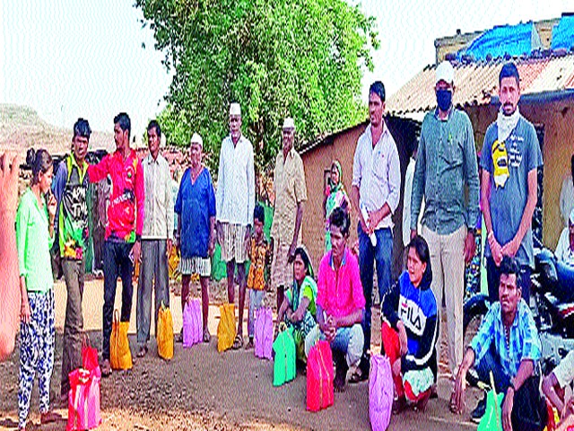 Social commitment committed by the head of the community | कळवणच्या शिरसाठ यांनी जपली सामाजिक बांधिलकी Social commitment committed by the head of the community | कळवणच्या शिरसाठ यांनी जपली सामाजिक बांधिलकी
