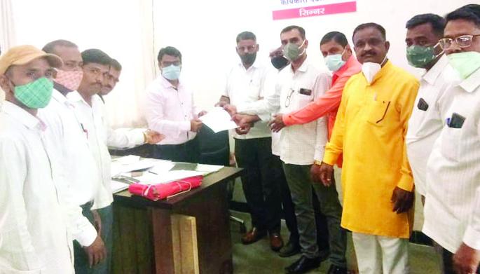 To hold the Primary Teachers Committee in front of the Tehsil Office | प्राथमिक शिक्षक समितीची तहसील कार्यालयासमोर धरणे To hold the Primary Teachers Committee in front of the Tehsil Office | प्राथमिक शिक्षक समितीची तहसील कार्यालयासमोर धरणे