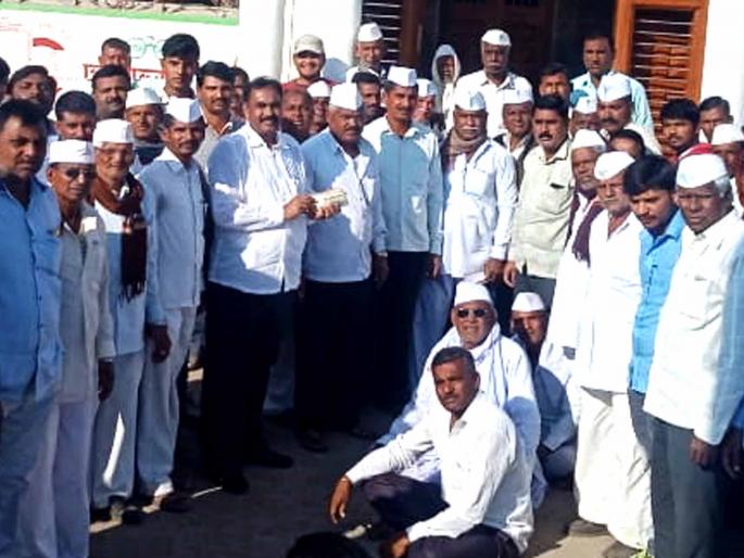 Dasle and the villager of the area, Saraswala, helped the Kedar family | दातली व परिसरातील ग्रामस्थ सरसावले केदार कुटुंबाच्या मदतीला Dasle and the villager of the area, Saraswala, helped the Kedar family | दातली व परिसरातील ग्रामस्थ सरसावले केदार कुटुंबाच्या मदतीला