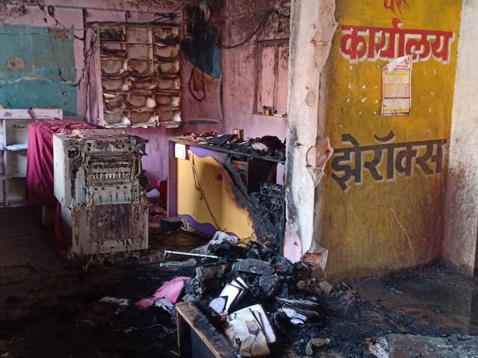 Try to burn the CPI (M) office in Suragaya | सुरगाण्यात माकपचे कार्यालय जाळण्याचा प्रयत्न Try to burn the CPI (M) office in Suragaya | सुरगाण्यात माकपचे कार्यालय जाळण्याचा प्रयत्न