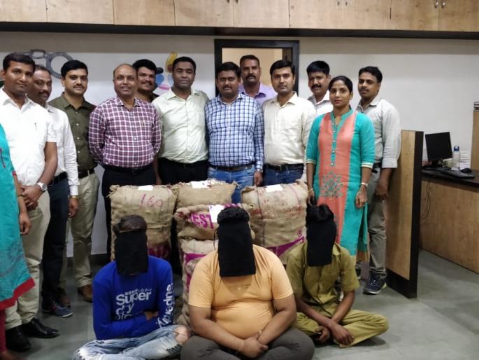  Three smugglers cough syrup arrested by Thane Police | नशेसाठी कफ सिरपच्या साठयाची तस्करी करणाऱ्या तिघांना अटक : रिक्षासह सव्वा तीन लाखांचा माल जप्त