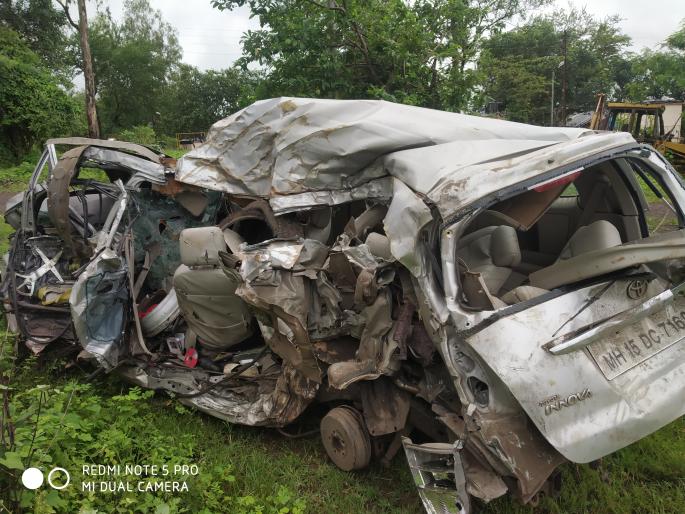 Three killed in Nashik accident near Gondi Dumala | गोंदे दुमालाजवळ अपघातात नाशिकचे तिघे ठार Three killed in Nashik accident near Gondi Dumala | गोंदे दुमालाजवळ अपघातात नाशिकचे तिघे ठार