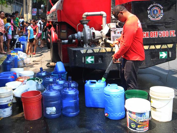 Demand for increase in severe water shortage tankers | राजापूर येथे तीव्र पाणी टंचाई टॅँकर वाढविण्याची मागणी Demand for increase in severe water shortage tankers | राजापूर येथे तीव्र पाणी टंचाई टॅँकर वाढविण्याची मागणी