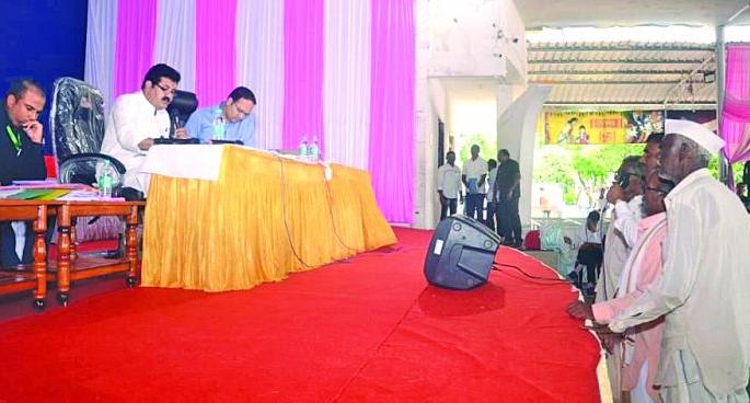 954 complaints at Washim District Level Reconciliation Camp! | वाशिम जिल्हास्तरीय समाधान शिबिरात ९५४ तक्रारी! 954 complaints at Washim District Level Reconciliation Camp! | वाशिम जिल्हास्तरीय समाधान शिबिरात ९५४ तक्रारी!