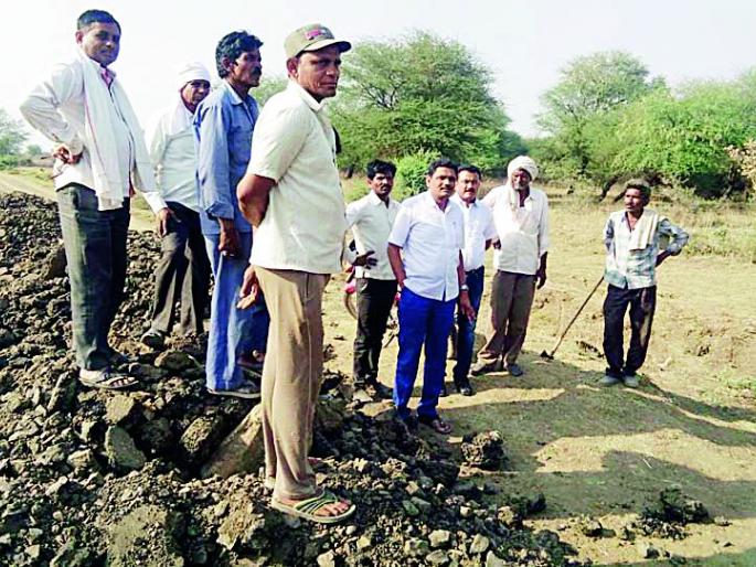 Soon after the road went dry | अखेर रस्ता झाला सुकर Soon after the road went dry | अखेर रस्ता झाला सुकर