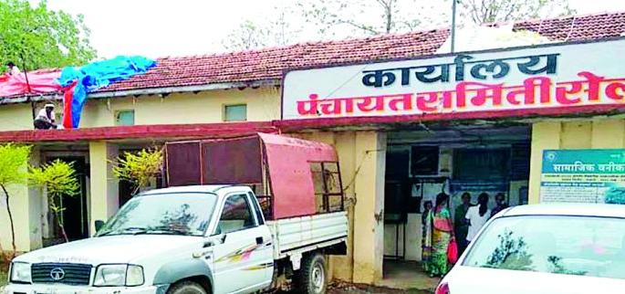 Tarupri reappeared on the Selu Panchayat Samiti | सेलू पंचायत समितीवर पुन्हा झाकली ताडपत्री