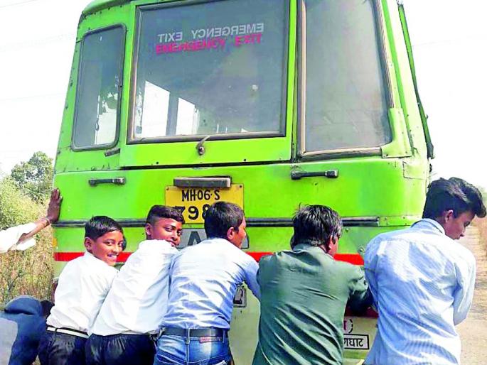 Push to Yashwanti | ‘यशवंती’ला दे धक्का Push to Yashwanti | ‘यशवंती’ला दे धक्का