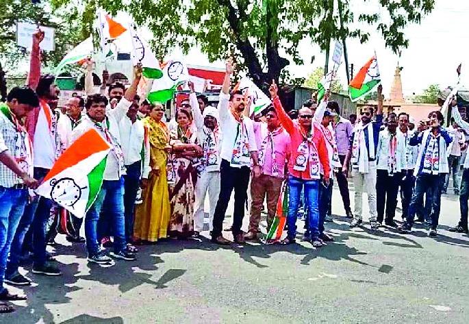 Quarterly State Highway | पाऊण तास रोखला राज्य महामार्ग