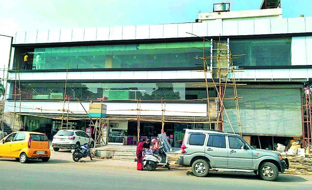 Kishor Kripalani's encroachment | किशोर कृपलानीचे अतिक्रमण पाडणार Kishor Kripalani's encroachment | किशोर कृपलानीचे अतिक्रमण पाडणार