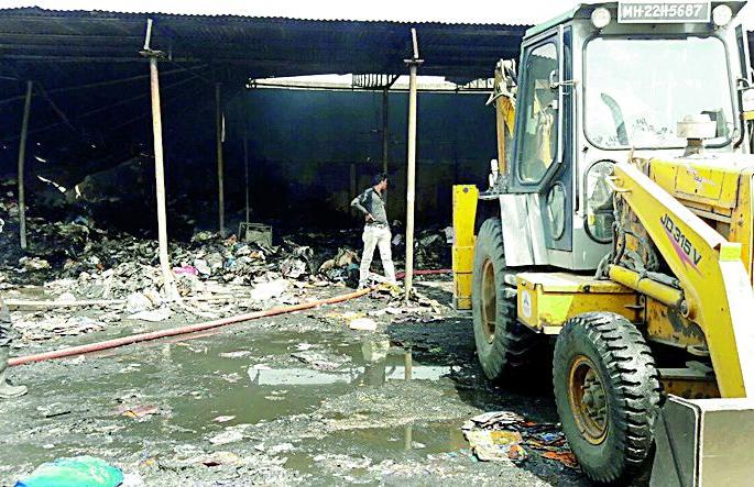 Coal of Material in a Sudden Fire | अचानक लागलेल्या आगीत साहित्याचा कोळसा