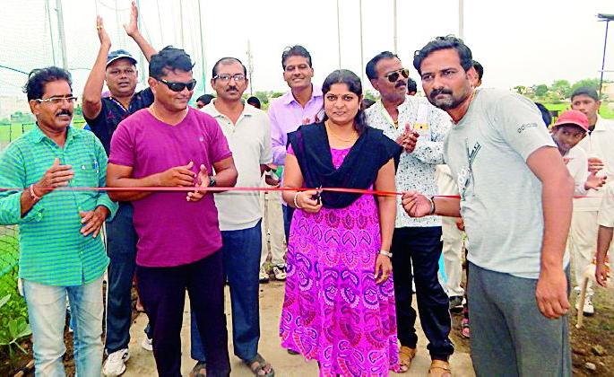 Cement pitch made in Wardha | वर्धेत तयार झाली सिमेंट पिच