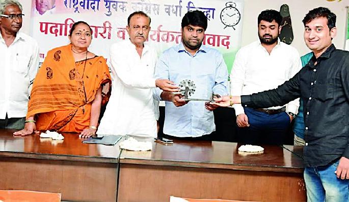 Disappointment of the youth by the BJP government | भाजप सरकारकडून युवकांच्या पदरात पडली निराशा Disappointment of the youth by the BJP government | भाजप सरकारकडून युवकांच्या पदरात पडली निराशा