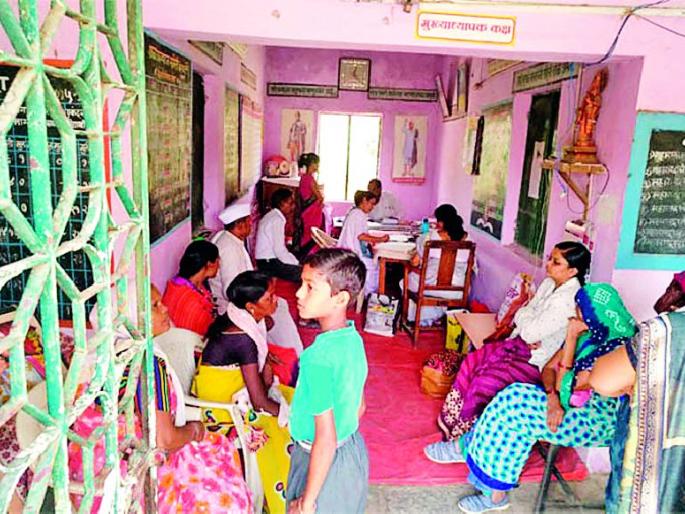 Encroachment to give leave certificate to the headmasters | मुख्याध्यापकांकडून शाळा सोडल्याचा दाखला देण्यासाठी अडवणूक Encroachment to give leave certificate to the headmasters | मुख्याध्यापकांकडून शाळा सोडल्याचा दाखला देण्यासाठी अडवणूक