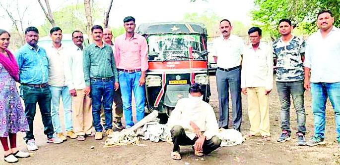 Clutches tied | चोरट्याला ठोकल्या बेड्या
