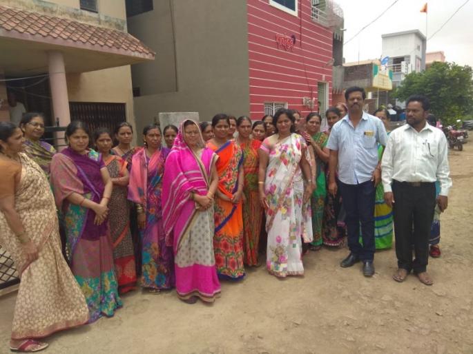 The problems of the citizens who have learned the rights of the people in Yeola | येवल्यात मुख्याधिकाऱ्यांनी जाणून घेतल्या नागरिकांच्या समस्या The problems of the citizens who have learned the rights of the people in Yeola | येवल्यात मुख्याधिकाऱ्यांनी जाणून घेतल्या नागरिकांच्या समस्या