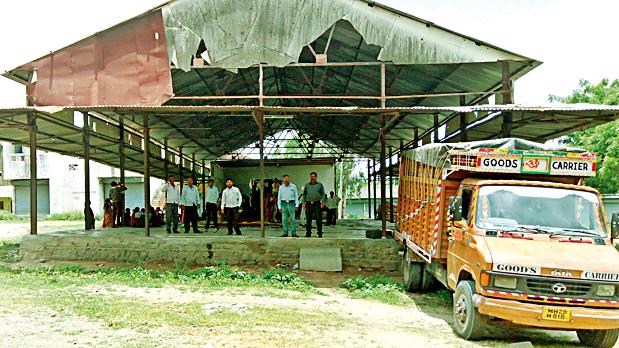 Umarkhedat purchase of tur to stop again | उमरखेडात तूर खरेदी पुन्हा बंद