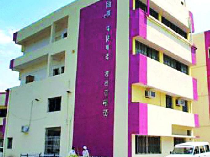 Guruji is still a 15-day holiday! | १५ दिवसांची सुट्टी तरीही गुरुजी नाखूशच! Guruji is still a 15-day holiday! | १५ दिवसांची सुट्टी तरीही गुरुजी नाखूशच!