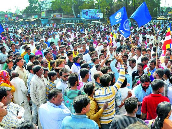 Bhima Koregaon: District closed Kadakadit | भीमा कोरेगाव : जिल्हा बंद कडकडीत Bhima Koregaon: District closed Kadakadit | भीमा कोरेगाव : जिल्हा बंद कडकडीत