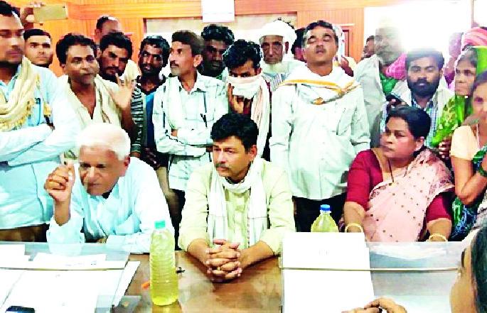 Do not let the leaseholders wear the house | लीजपट्टे नसलेल्यांनाही घरकूल द्या Do not let the leaseholders wear the house | लीजपट्टे नसलेल्यांनाही घरकूल द्या