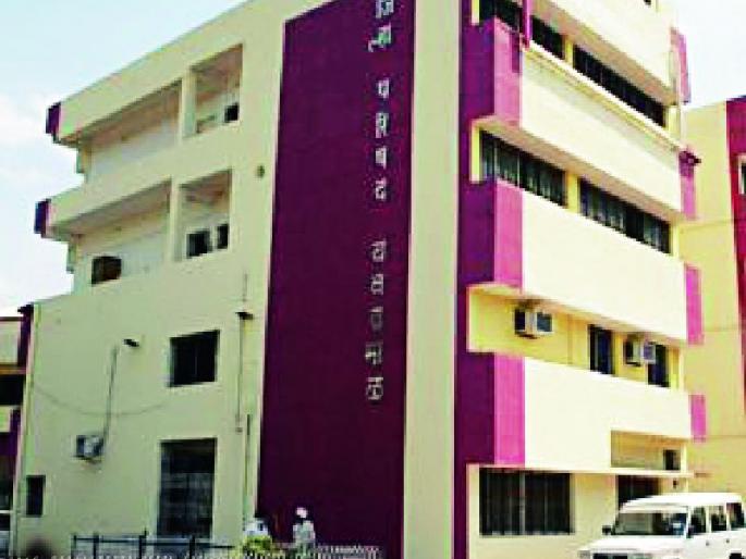 Zilla Parishad sweeps through unspent funds | जिल्हा परिषदेत अखर्चित निधीवरुन घमासान Zilla Parishad sweeps through unspent funds | जिल्हा परिषदेत अखर्चित निधीवरुन घमासान