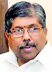 Compliments for good work, action on workers | चांगल्या कामाचे कौतुक, कामचुकारांवर कारवाई Compliments for good work, action on workers | चांगल्या कामाचे कौतुक, कामचुकारांवर कारवाई