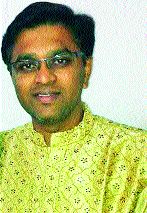 Youth killed on four-wheeler racket | चारचाकी कठड्यावर आदळून युवक ठार Youth killed on four-wheeler racket | चारचाकी कठड्यावर आदळून युवक ठार