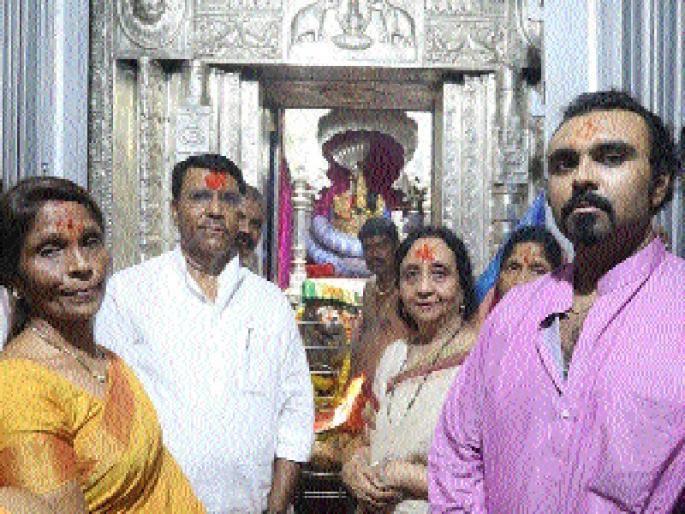 Shivsainiks who give life to life will saffron saffron seeds | जिवाला जीव देणारा शिवसैनिक बीडमध्ये भगवा फडकविणारच Shivsainiks who give life to life will saffron saffron seeds | जिवाला जीव देणारा शिवसैनिक बीडमध्ये भगवा फडकविणारच