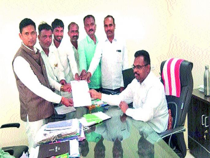 The demand for action against the perpetrators | हल्लेखोरांवर कारवाई करण्याची मागणी The demand for action against the perpetrators | हल्लेखोरांवर कारवाई करण्याची मागणी