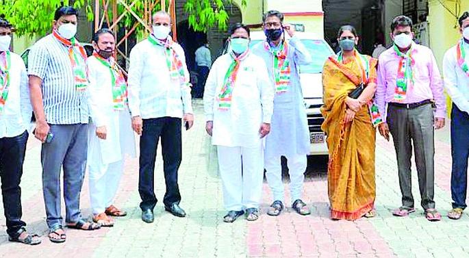 Vaccination is a cocktail of misconceptions given by the Modi government | लसीकरण हे मोदी सरकारने दिलेल्या भूलथापांचे कॉकटेल Vaccination is a cocktail of misconceptions given by the Modi government | लसीकरण हे मोदी सरकारने दिलेल्या भूलथापांचे कॉकटेल