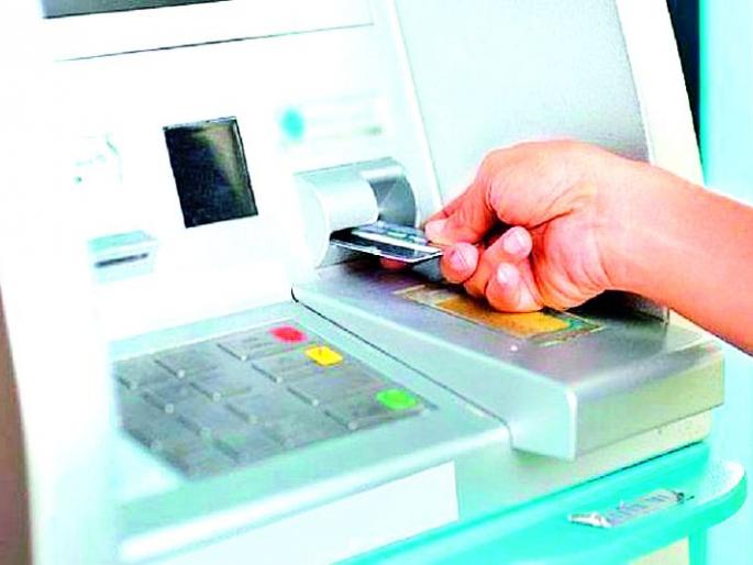 Five ATM holders spend lakhs on each other | पाच एटीएमधारकांचे लाखावर पैसे परस्पर लंपास Five ATM holders spend lakhs on each other | पाच एटीएमधारकांचे लाखावर पैसे परस्पर लंपास
