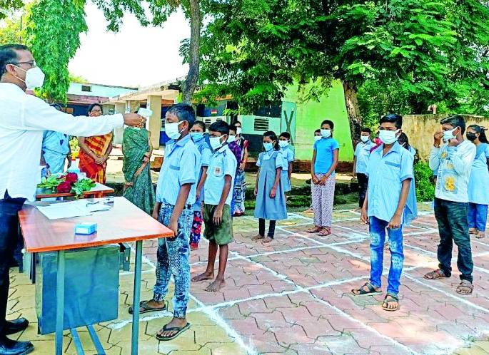 From the cage of fear to the sky of the school | भीतीच्या पिंजऱ्यातून शाळेच्या नभात भरारी From the cage of fear to the sky of the school | भीतीच्या पिंजऱ्यातून शाळेच्या नभात भरारी