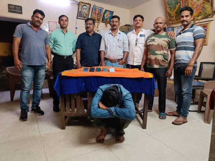 For this reason, he quit his job as an accountant and started robbing trains | ‘या’ कारणापायी अकाऊंटंटचा जॉब सोडून त्याने सुरू केल्या रेल्वेगाड्यात चोऱ्या  For this reason, he quit his job as an accountant and started robbing trains | ‘या’ कारणापायी अकाऊंटंटचा जॉब सोडून त्याने सुरू केल्या रेल्वेगाड्यात चोऱ्या