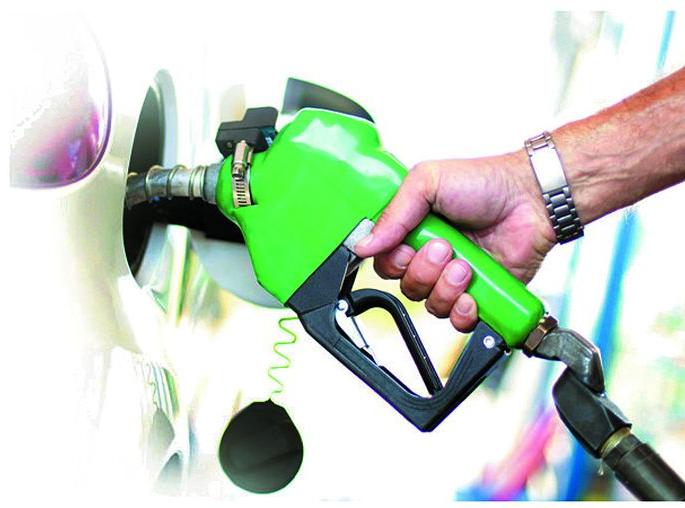 Rising petrol-diesel prices have made cylinders, groceries and vegetables more expensive | पेट्रोल-डिझेल दरवाढीने सिलिंडर, किराणा, भाजीपाला महागला Rising petrol-diesel prices have made cylinders, groceries and vegetables more expensive | पेट्रोल-डिझेल दरवाढीने सिलिंडर, किराणा, भाजीपाला महागला
