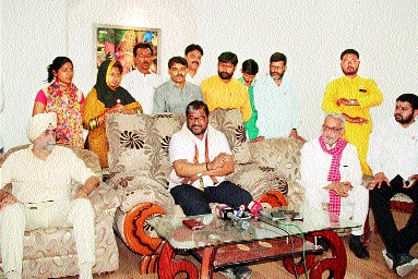 Not a crop insurance, it is also the Prime Minister Corporate Corporate Welfare Scheme - Raju Shetty | पीक विमा नव्हे, ही तर प्रधानमंत्री कॉर्पोरेट कंपन्या कल्याण योजना - राजू शेट्टी