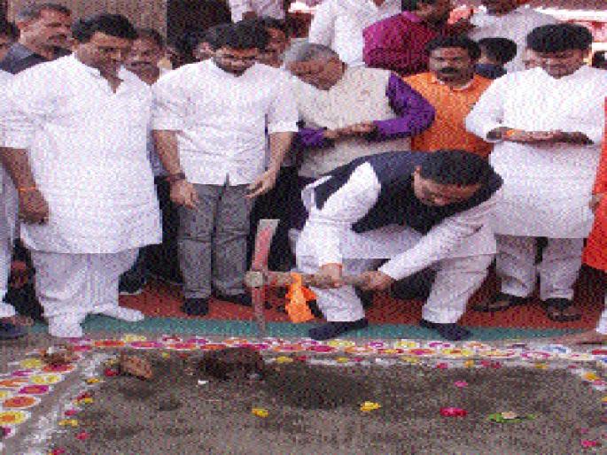 Traveler is ST food donor: Diwakar Ravte | प्रवासी हा एसटीचा अन्नदाता : दिवाकर रावते