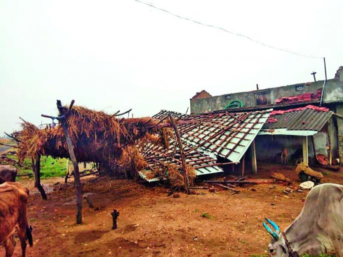 Rapid storm in Nagpur district again | नागपूर जिल्ह्याला पुन्हा वादळी पावसाचा तडाखा Rapid storm in Nagpur district again | नागपूर जिल्ह्याला पुन्हा वादळी पावसाचा तडाखा