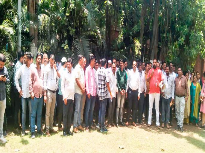 Land records staff strike brings work to a standstill | भूमिअभिलेख कर्मचाऱ्यांच्या संपामुळे कामकाज ठप्प