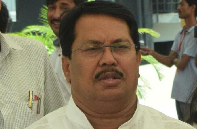 State Government only speaks | राज्य सरकार केवळ बोलघेवडे State Government only speaks | राज्य सरकार केवळ बोलघेवडे