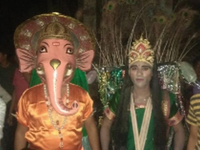 Ashtavinayak Board removes infantry | अष्टविनायक मंडळाने काढले पायदळी सोंग Ashtavinayak Board removes infantry | अष्टविनायक मंडळाने काढले पायदळी सोंग