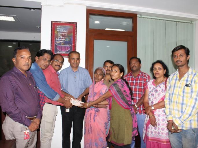 Kolhapurkar steps up to help Gaikwad family, tea plantation again: Manusaki Help Center | गायकवाड कुटुंबीयांच्या मदतीसाठी धावले कोल्हापूरकर, चहाची टपरी पुन्हा उभी : माणुसकीची मदत केंद्राची स्थापना Kolhapurkar steps up to help Gaikwad family, tea plantation again: Manusaki Help Center | गायकवाड कुटुंबीयांच्या मदतीसाठी धावले कोल्हापूरकर, चहाची टपरी पुन्हा उभी : माणुसकीची मदत केंद्राची स्थापना