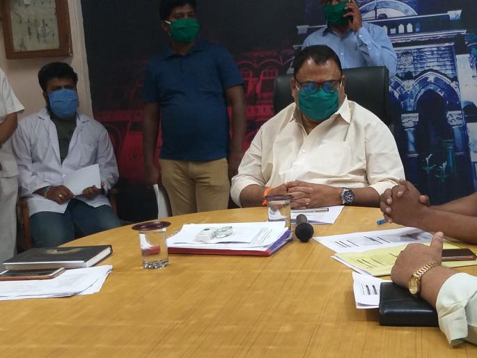 corona in kolhapur - How does a patient at the door get rejected? | corona in kolhapur - दारात आलेला रुग्ण नाकारला कसा जातो?, यड्रावकर यांनी विचारला जाब corona in kolhapur - How does a patient at the door get rejected? | corona in kolhapur - दारात आलेला रुग्ण नाकारला कसा जातो?, यड्रावकर यांनी विचारला जाब