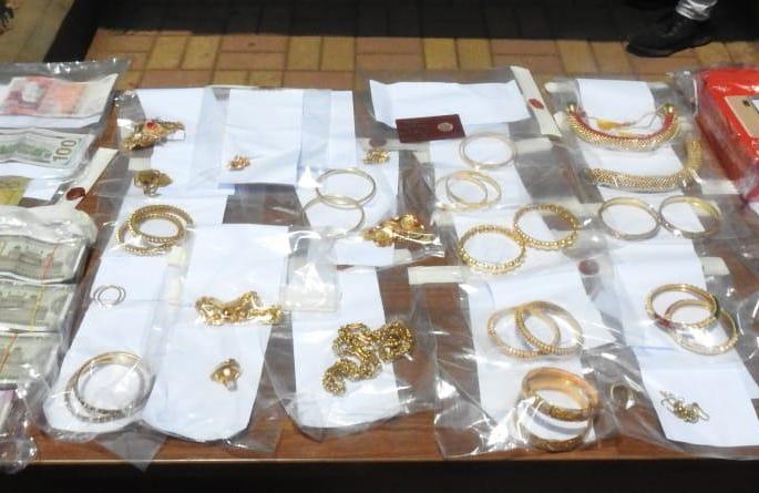 robbery in Merchants home; woman arrested | मडगावातील व्यापाऱ्याच्या घरात चोरी प्रकरणी महिला ताब्यात; 60 लाखांचा ऐवज जप्त robbery in Merchants home; woman arrested | मडगावातील व्यापाऱ्याच्या घरात चोरी प्रकरणी महिला ताब्यात; 60 लाखांचा ऐवज जप्त