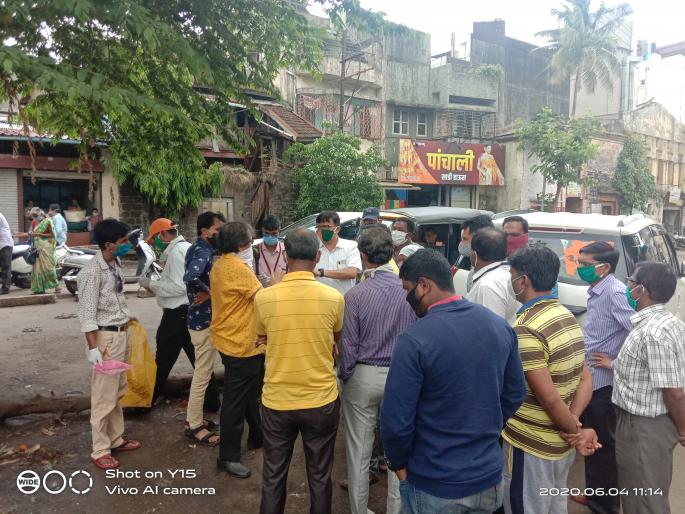 Action against a private lab for dumping organic waste | जैविक कचरा टाकल्याप्रकरणी खासगी लॅबवर कारवाई Action against a private lab for dumping organic waste | जैविक कचरा टाकल्याप्रकरणी खासगी लॅबवर कारवाई