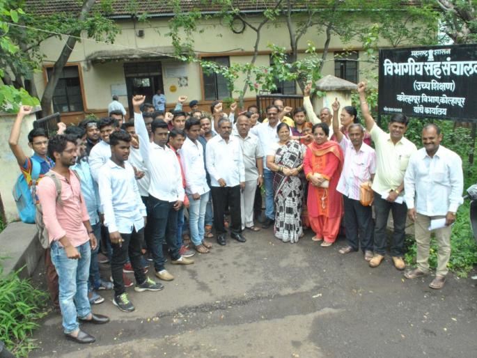 'Lokmat Effect': Enter half the fees; Education to Co-Director's Colleges | ‘लोकमत इफेक्ट’ : निम्मे शुल्क आकारून प्रवेश द्या ; शिक्षण सहसंचालकांची महाविद्यालयांना सूचना