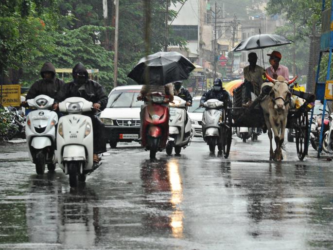 Cloudy rain woke up the night, frightening the citizens | ढगफुटीसदृश पावसाने रात्र जागवली, नागरिक भयभीत Cloudy rain woke up the night, frightening the citizens | ढगफुटीसदृश पावसाने रात्र जागवली, नागरिक भयभीत