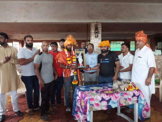 Kolhapur: Olympic success due to continuous success: Olympian Yogesh Dutt | कोल्हापूर : सरावातील सातत्यामुळे आॅलंपिकचे यशही आवाक्यात : आॅलंपिकवीर योगेश दत्त Kolhapur: Olympic success due to continuous success: Olympian Yogesh Dutt | कोल्हापूर : सरावातील सातत्यामुळे आॅलंपिकचे यशही आवाक्यात : आॅलंपिकवीर योगेश दत्त