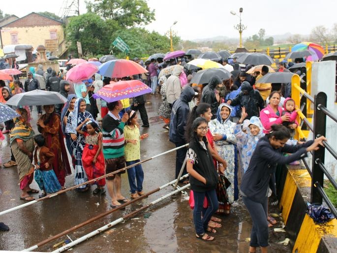 Relaxation of crops after activation of ten days exposure | दहा दिवसांच्या उघडिपीनंतर सक्रीय झाल्याने पिकांना दिलासा Relaxation of crops after activation of ten days exposure | दहा दिवसांच्या उघडिपीनंतर सक्रीय झाल्याने पिकांना दिलासा