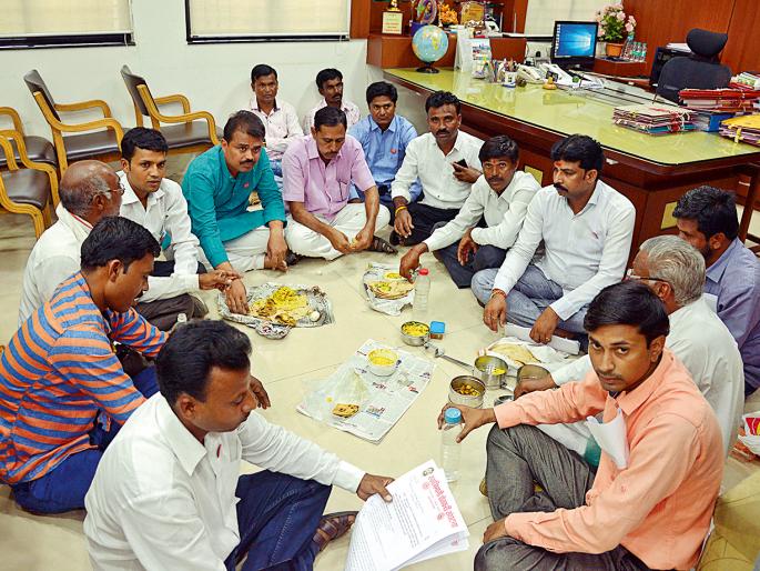 Farmers of Amravati have settled in irrigation department | अमरावतीच्या शेतकºयांचा सिंचन विभागात ठिय्या Farmers of Amravati have settled in irrigation department | अमरावतीच्या शेतकºयांचा सिंचन विभागात ठिय्या